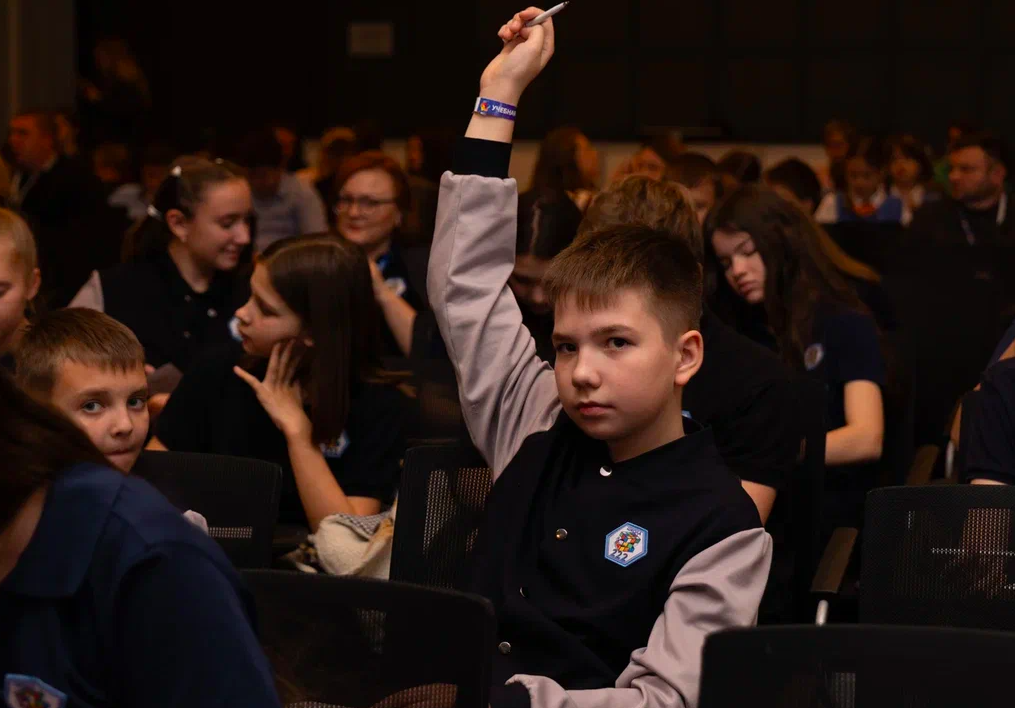 Фото 90 юнкоров, искусственный интеллект и презентация фильма. В Новосибирске завершился форум 